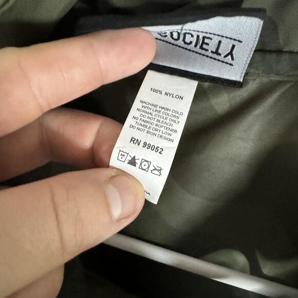 Riot Society Jacket Mens Large Camo Nylon Coach Snap Front Broken Heart Patch - Picture 4 of 12